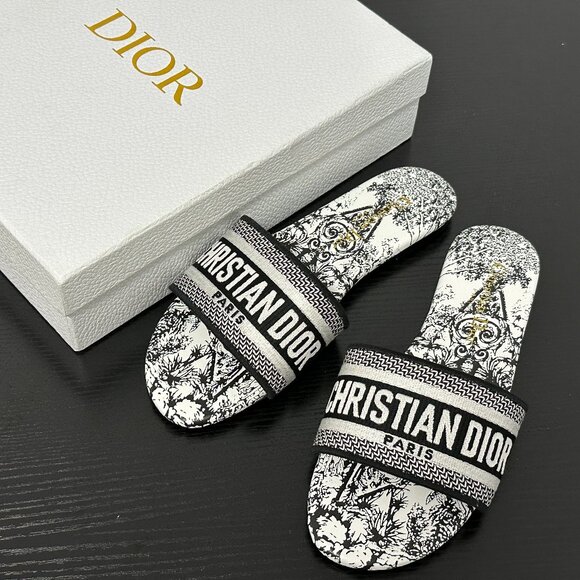 Dior Black and White Slides - Picture 1 of 5